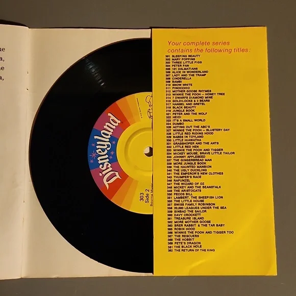 Walt Disney's Three Little Pigs Read Along storybook and record - Picture 3 of 7